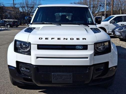 2024 Land Rover Defender 130 P400 X-Dynamic SE