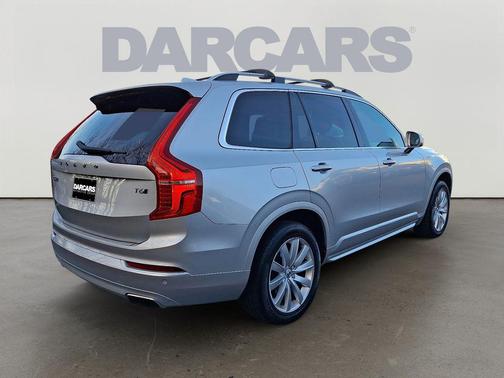 2017 Volvo XC90 T6 Momentum