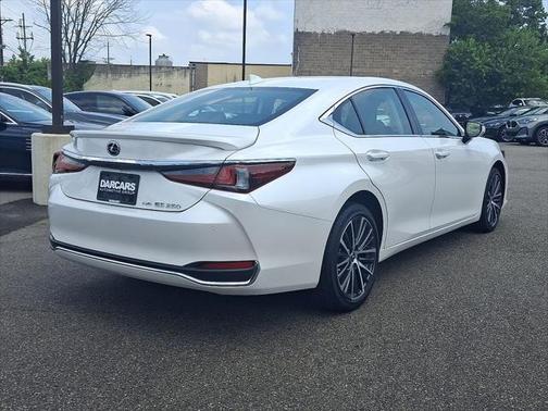 2023 Lexus ES 250 Base