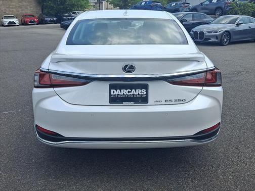 2023 Lexus ES 250 Base