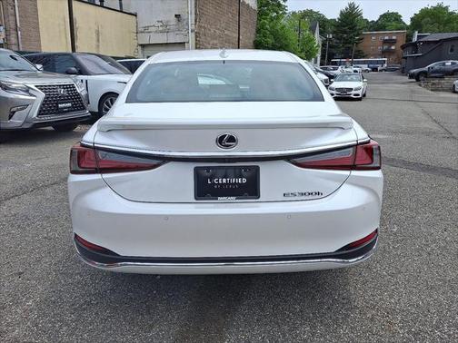 2025 Lexus ES 300h Base