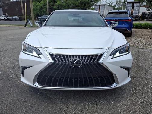 2025 Lexus ES 300h Base