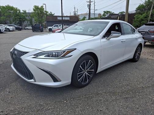 2025 Lexus ES 300h Base