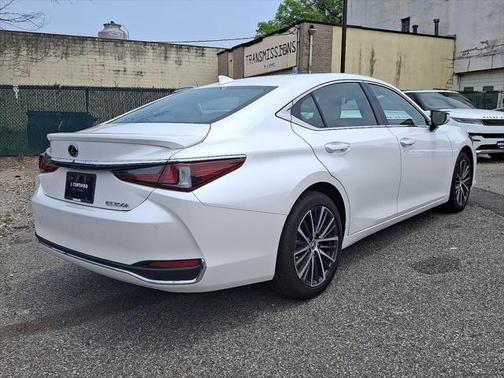 2025 Lexus ES 300h Base