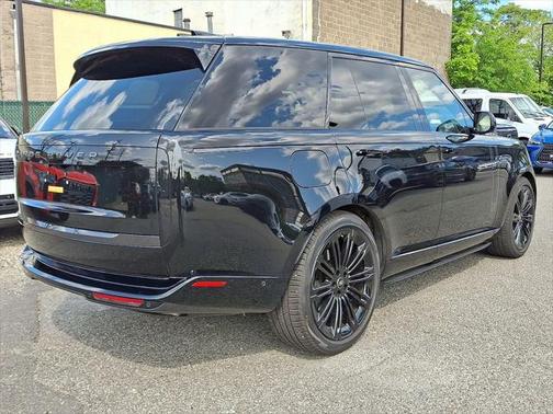 2024 Land Rover Range Rover P530 SE