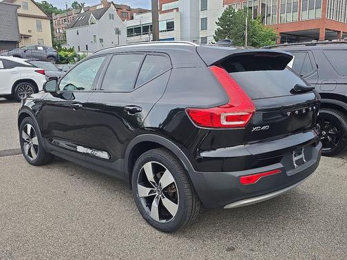 2020 Volvo XC40 T5 Momentum
