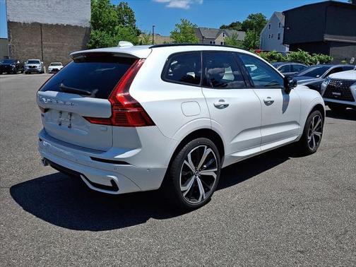 2023 Volvo XC60 Recharge Plug-In Hybrid T8 Ultimate Dark Theme