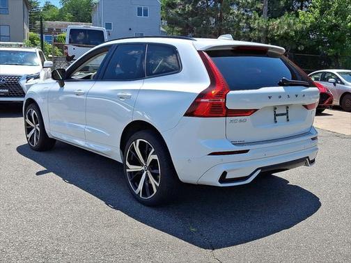 2023 Volvo XC60 Recharge Plug-In Hybrid T8 Ultimate Dark Theme