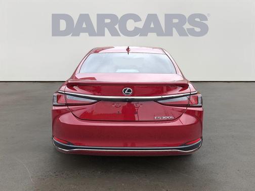 2024 Lexus ES 300h F SPORT Handling