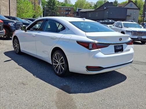 2023 Lexus ES 250 Base