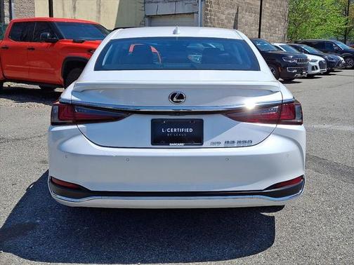 2023 Lexus ES 250 Base