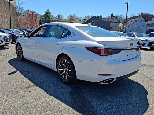 2022 Lexus ES 350 Base