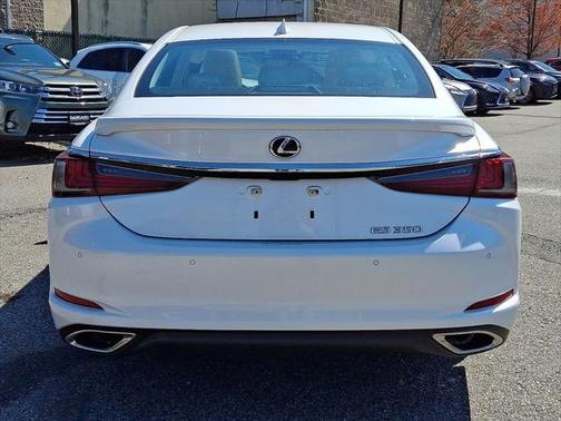 2022 Lexus ES 350 Base