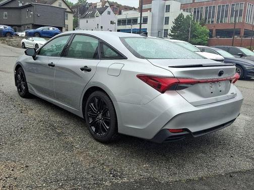 2022 Toyota Avalon Hybrid XSE