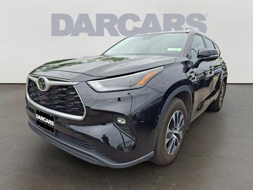Midnight Black Metallic 2024 Toyota Highlander XLE