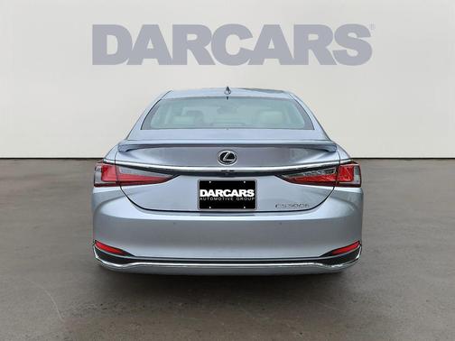 2025 Lexus ES 300h Base