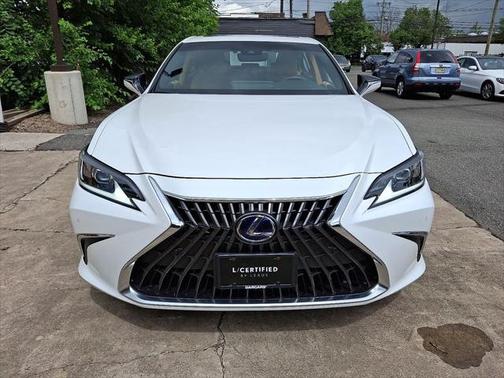 2022 Lexus ES 300h Base