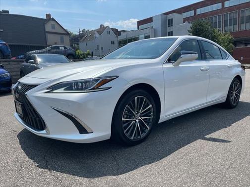 2022 Lexus ES 300h Base