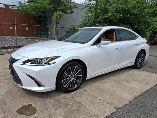 2022 Lexus ES 300h Base