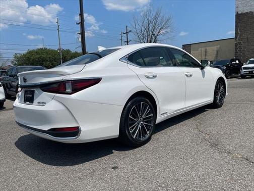 2022 Lexus ES 300h Base