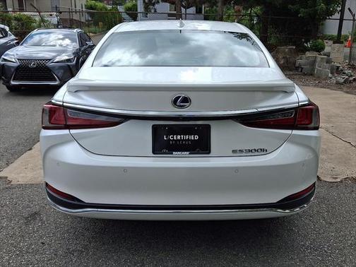 2022 Lexus ES 300h Base