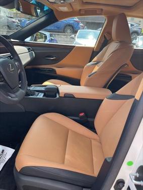 2022 Lexus ES 300h Base