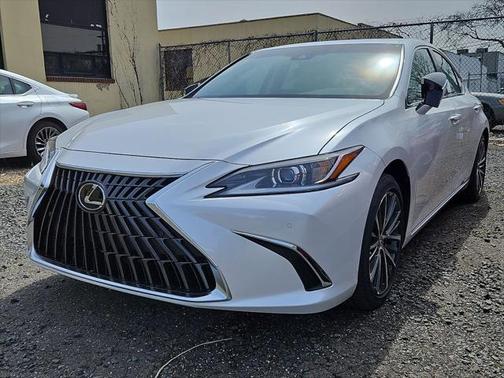 2025 Lexus ES 300h Base