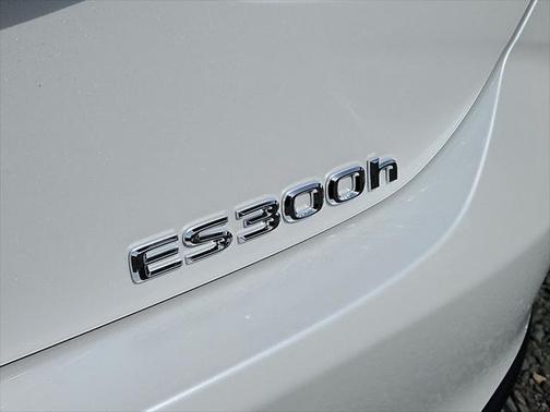 2025 Lexus ES 300h Base