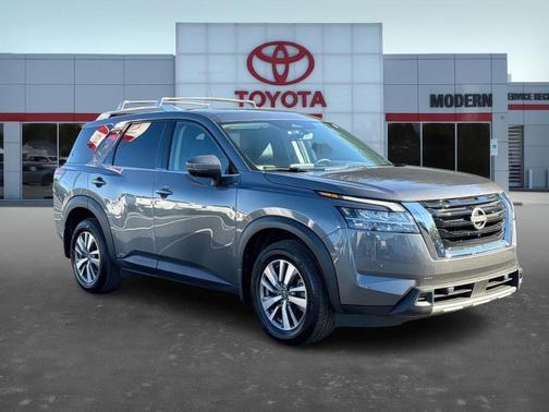 2023 Nissan Pathfinder SL