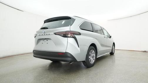 2025 Toyota Sienna XLE 8 Passenger