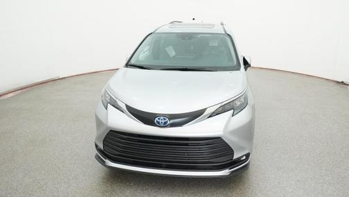 2025 Toyota Sienna XLE 8 Passenger