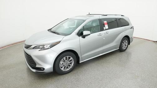 2025 Toyota Sienna XLE 8 Passenger
