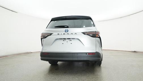 2025 Toyota Sienna XLE 8 Passenger