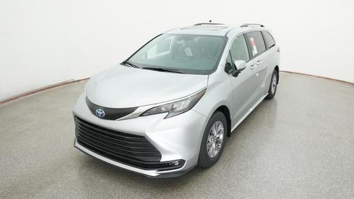 2025 Toyota Sienna XLE 8 Passenger