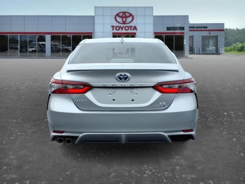 2022 Toyota Camry Hybrid SE