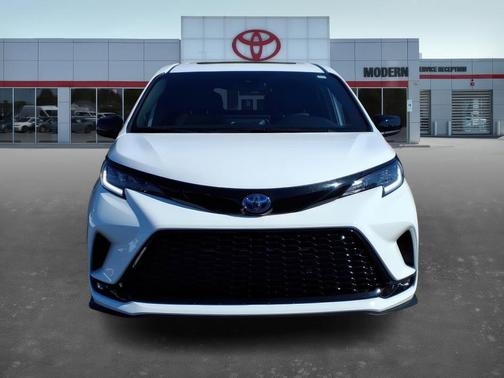 2025 Toyota Sienna XSE 7 Passenger