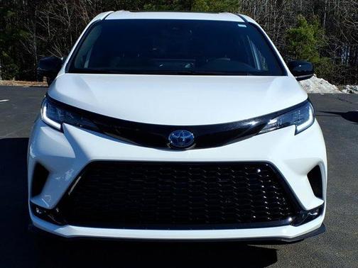 2025 Toyota Sienna XSE 7 Passenger