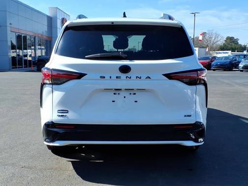 2025 Toyota Sienna XSE 7 Passenger