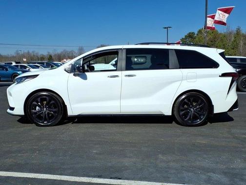 2025 Toyota Sienna XSE 7 Passenger