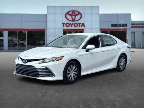 2022 Toyota Camry Hybrid LE