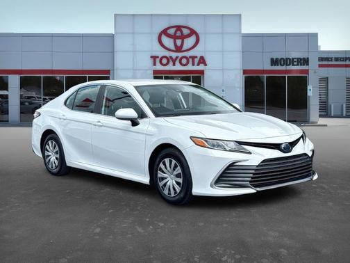 2022 Toyota Camry Hybrid LE
