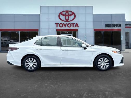 2022 Toyota Camry Hybrid LE