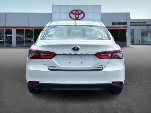 2022 Toyota Camry Hybrid LE