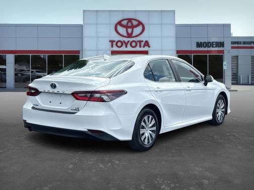 2022 Toyota Camry Hybrid LE