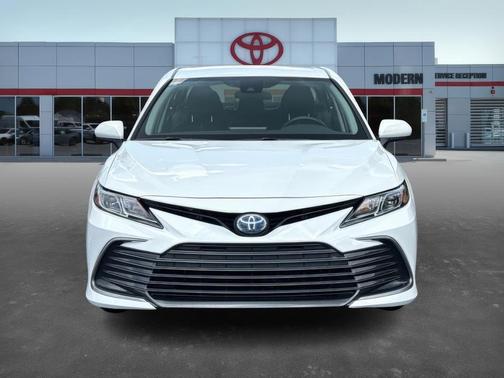 2022 Toyota Camry Hybrid LE