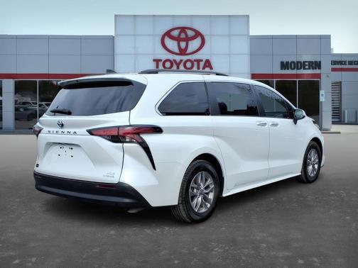 2022 Toyota Sienna XLE