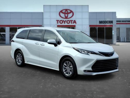 2022 Toyota Sienna XLE