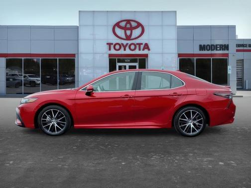 2023 Toyota Camry Hybrid SE