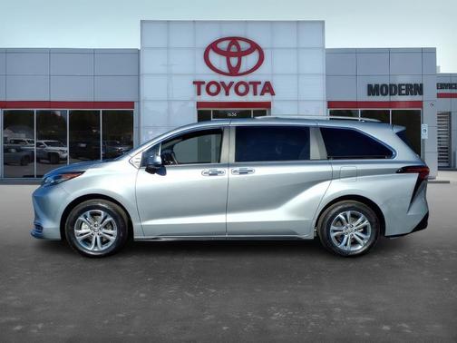2024 Toyota Sienna Platinum 7 Passenger