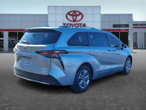 2024 Toyota Sienna Platinum 7 Passenger